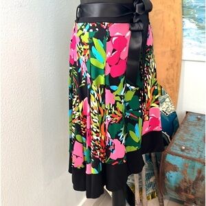 Evelyn,Vibrant,Weighted Skirt, Incredible Fit & Feel, Excellent Condition,Size L